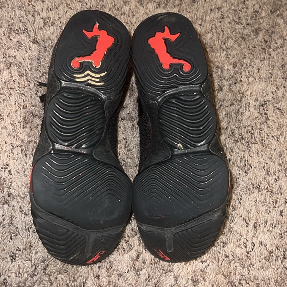 Boys Nike LeBron 15's - Picture 4 of 4